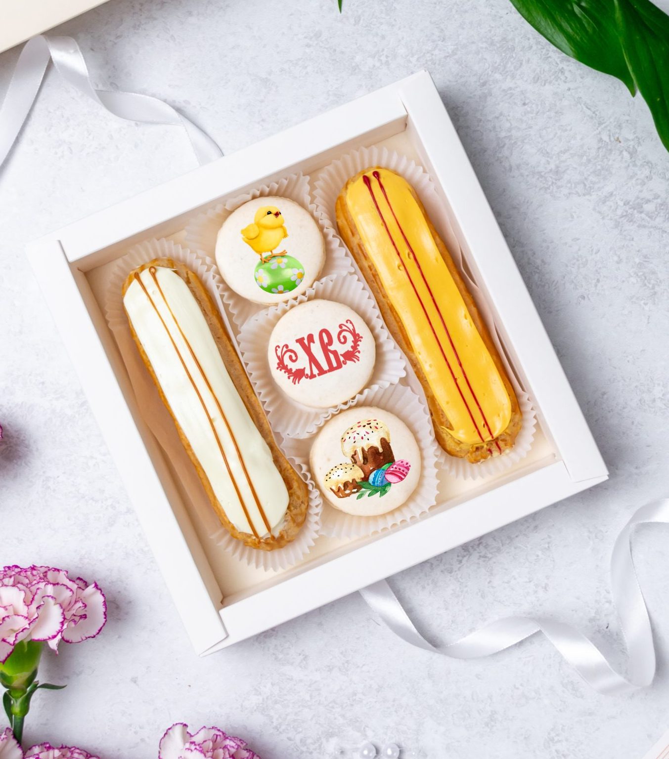 Набор ко дню Пасхи макаронс с эклерами
